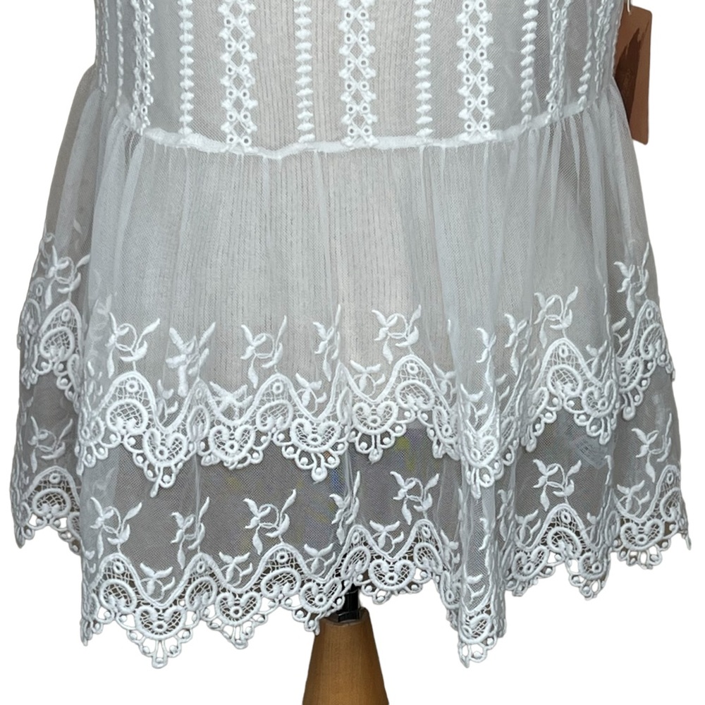 Forever 21 Sheer Ivory Lace & Embroidered Peplum Sleeveless Top Medium NWT - Picture 3 of 15